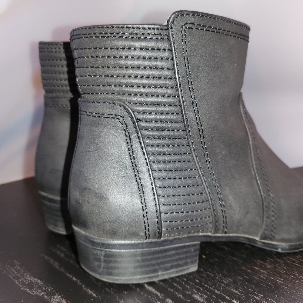 White Mountain Dion Ankle Boots Pointed Toe 7.5M